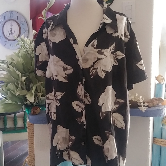 Liz Claiborne Tops - Liz Claiborne Button Down Linen Blouse - Size 16